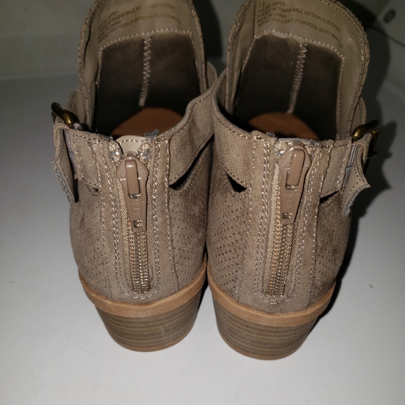 Booties by DV - Picture 2 of 7